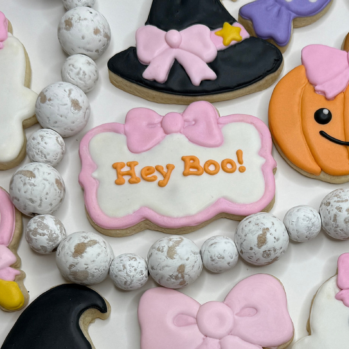 Plaque with Bow Cookie Cutter